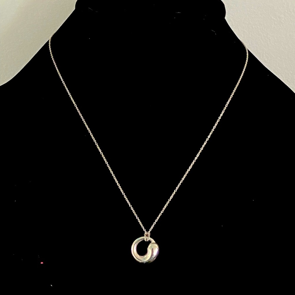 Tiffany & Co. Elsa Peretti eternal circle pendant